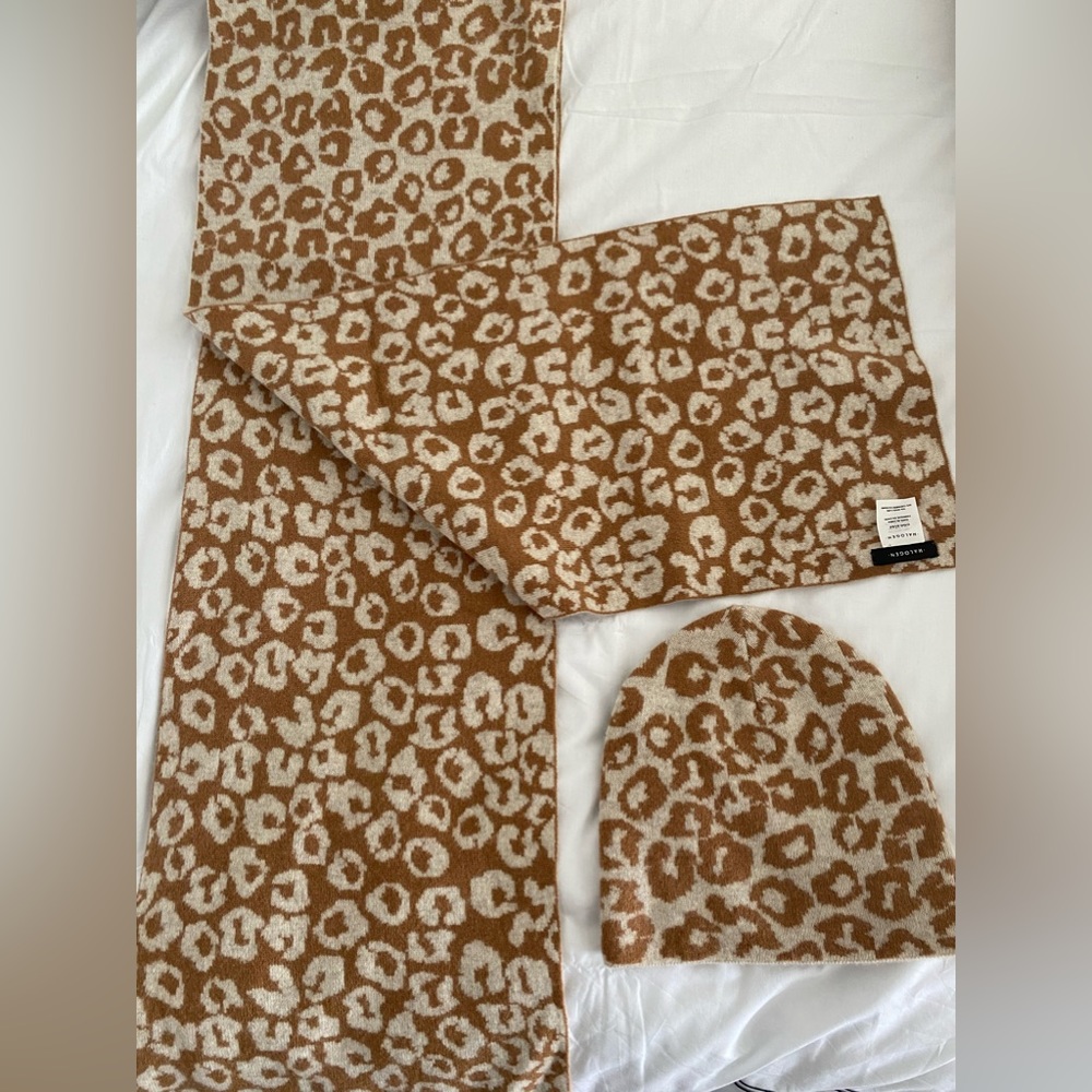 Halogen Leopard Reversible Cashmere/wool scarf/beanie set!